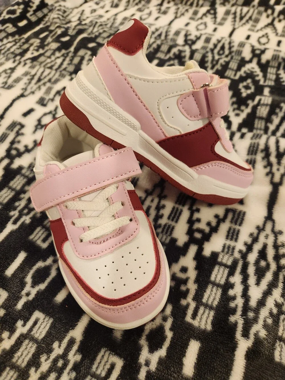 NWOT Kids Pink and White Heart Accent Sneakers, Size 7T